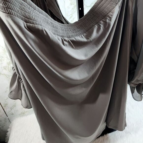 TORRID Beautiful Off the Shoulder Top - Picture 3 of 8